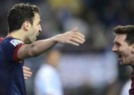 Fabregas phủ nhận việc Barca bán Messi