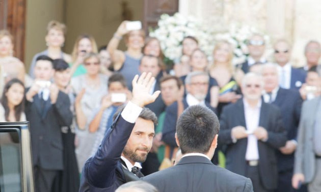 Đám cưới của Vucinic có sự tham gia của 300 khách mời, trong đó có bạn bè thân của cô dâu-chú rể, HLV Antonio Conte, bà xã Alena Seredova của thủ thành Buffon...