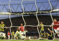 ‘Thần chết’ nâng bước Arsenal ở Champions League