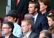 Arsenal ký hợp đồng với con trai của Beckham