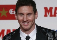 Messi diện đồ 'lòe loẹt' đi nhận Chiếc giày vàng