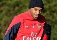 Henry tái xuất trên sân tập Arsenal