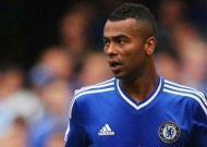 HLV Mourinho muốn gia hạn với Ashley Cole