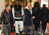 Balotelli mặc thời trang đi mua sắm