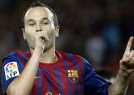 Andres Iniesta: Ở lại nhưng có được đá chính?