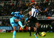 Adebayor sparkles as Spurs rout Magpies
