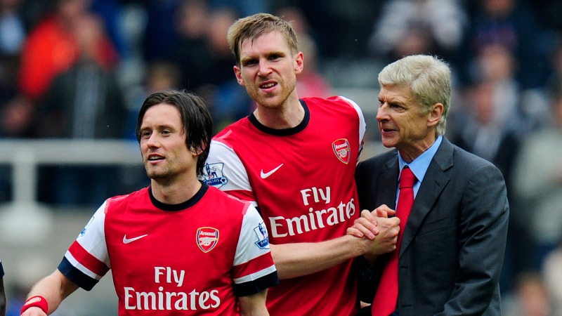 Manager Arsene Wenger of Arsenal celebrates at the final whistle with Tomas Rosicky (L) and Per Mertesacker.jpg