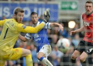 Everton 2-0 Manchester United: Baines & Mirallas ensure miserable Goodison Park return for Moyes