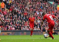 Coutinho winner gives Liverpool edge in title race