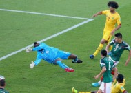 Peralta strikes late as Mexico down Cameroon