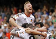 Valencia take charge of Champions League chase