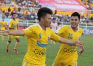 Văn Thành lập hat-trick, Hà Nội T&T vào chung kết