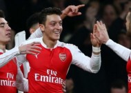 Magical Ozil fires Arsenal top