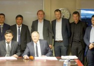 Signature with Lyon club