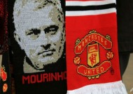 Manchester United fans give Mourinho cautious welcome