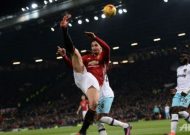 Ibra, Martial see Man Utd through, Arsenal crash