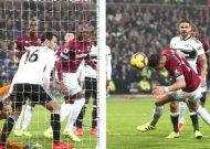 Javier Hernandez's goal sparks controversy in West Ham win over Fulham