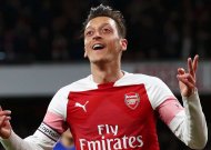 'Of course we're happy to be in front of Tottenham!' - Ozil embracing top four race