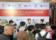 Former Liverpool well-known footballer Luis Garcia exchanges with Vietnamese fans