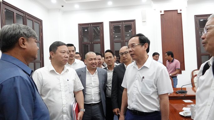 Bí thư Thành ủy TP HCM Nguyễn Văn Nên: “V.League 2022 kết thúc, cố gắng không đội nào phải chia tay”