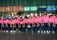 Lãnh đạo bóng đá TP HCM chào đón cô trò Kim Chi tại sân bay Tân Sơn Nhất