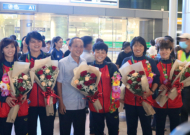 Tuyển nữ Việt Nam được chào đón nồng nhiệt sau chiến tích SEA Games 32