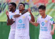 Bình Luận V.League: Nhà giàu chạy ăn