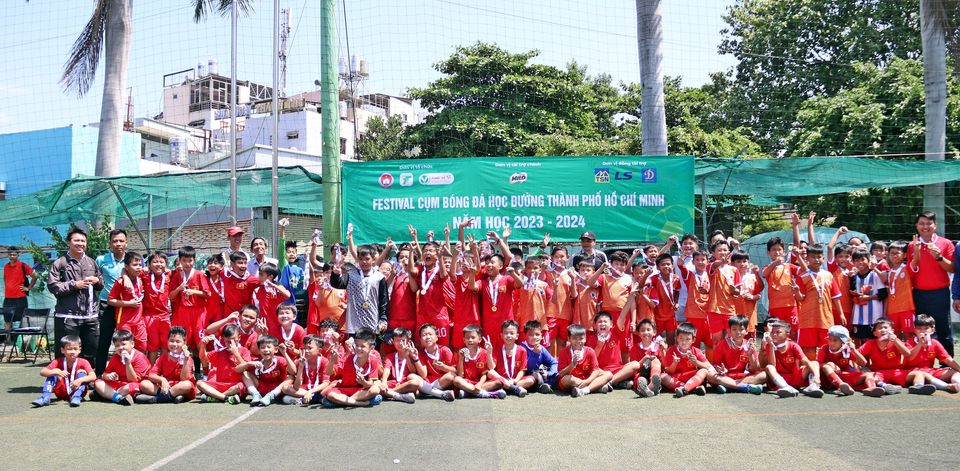 Trường Thiên Hộ Dương thắng thuyết phục festival bóng đá học đường cụm bảy quận 10