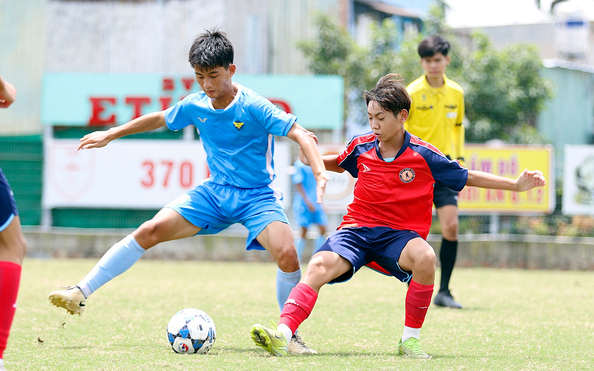 Giải U.14 Thiếu Niên TP.HCM TPG Cúp 2025: Thắng Hallmen FC, Thăng Long FC giật vé vào tớ kết từ tay U14 TP Thủ Đức