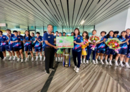 Niềm vui nhà vô địch nữ TP. Hồ Chí Minh I tại sân bay Tân Sơn Nhất