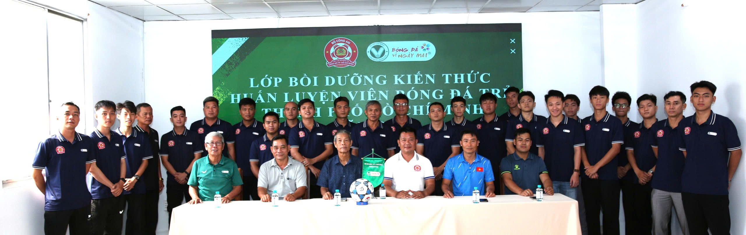 Khai giảng lớp bồi dưỡng HLV bóng đá trẻ TP. Hồ Chí Minh 2026 Khai giảng lớp bồi dưỡng HLV bóng đá trẻ TP. Hồ Chí Minh 2026